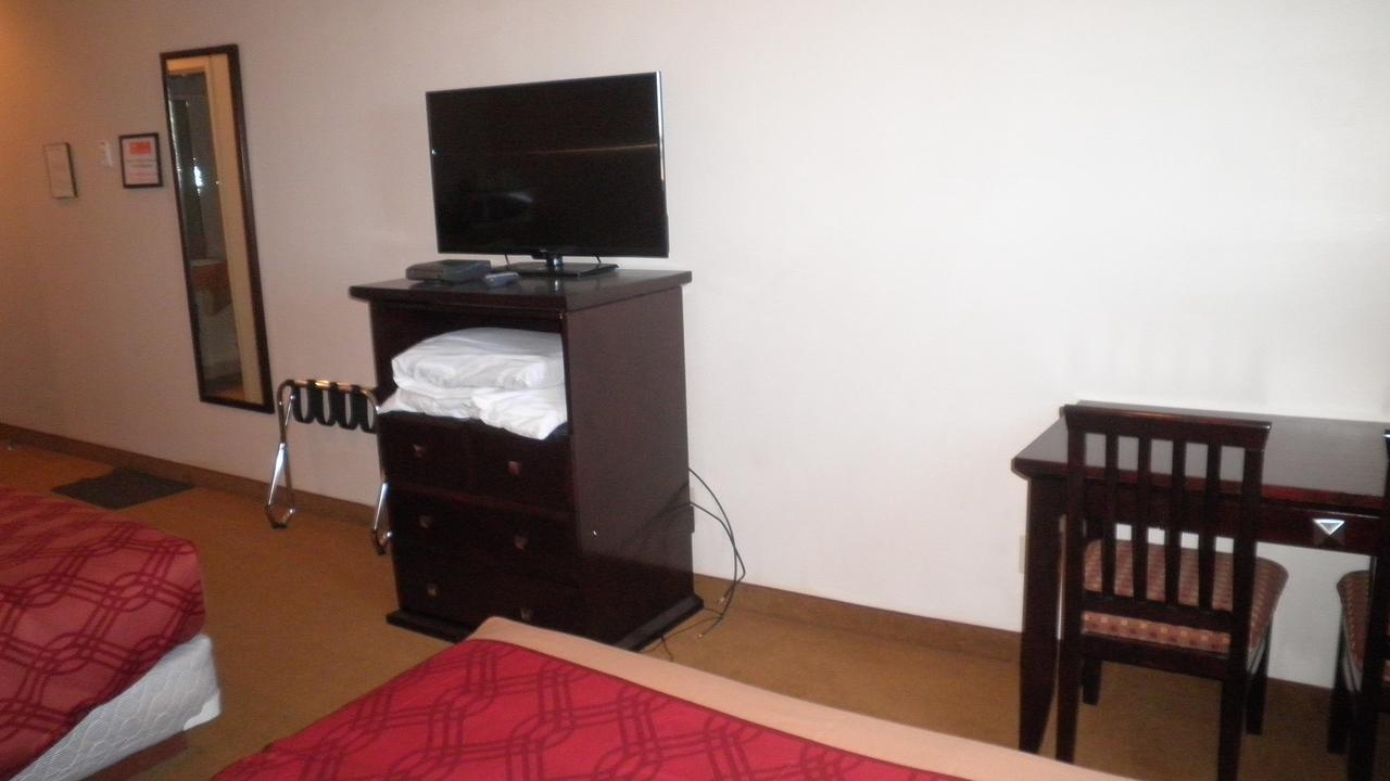 Econo Lodge Inn & Suites Innisfail Zewnętrze zdjęcie