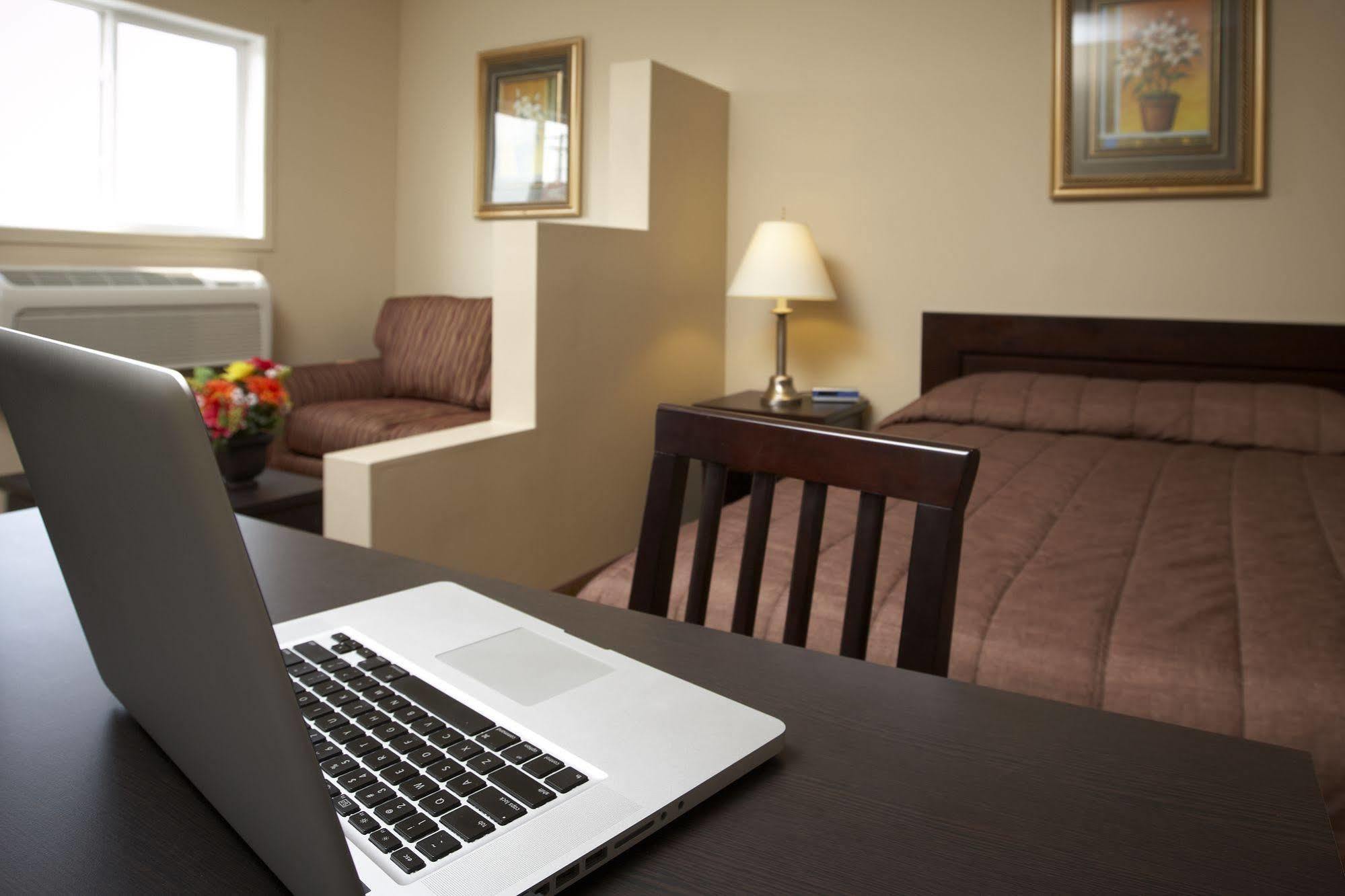 Econo Lodge Inn & Suites Innisfail Zewnętrze zdjęcie